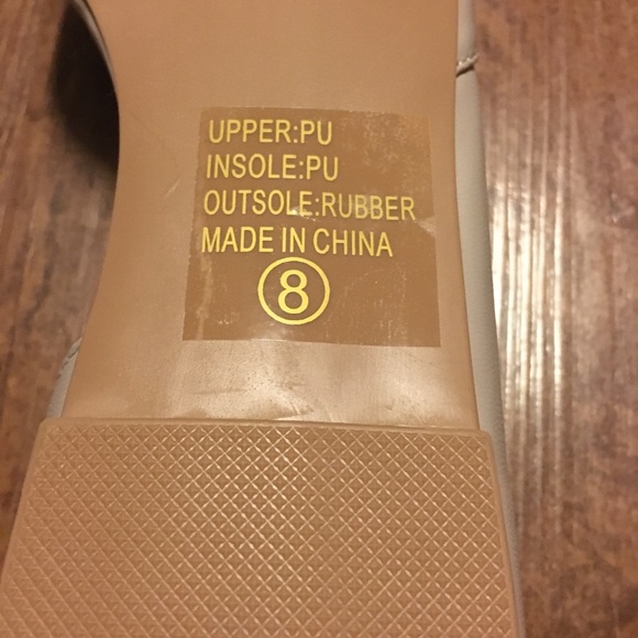 Grey Flats - Picture 3 of 4